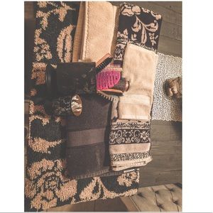 ‼️SOLD‼️ Bathroom towel set